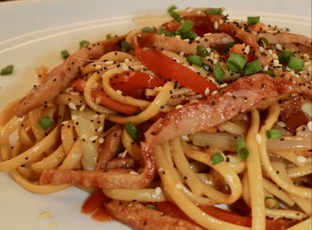 Pasta con Vegetales y Lomo de Cerdo Ahumado Malerick